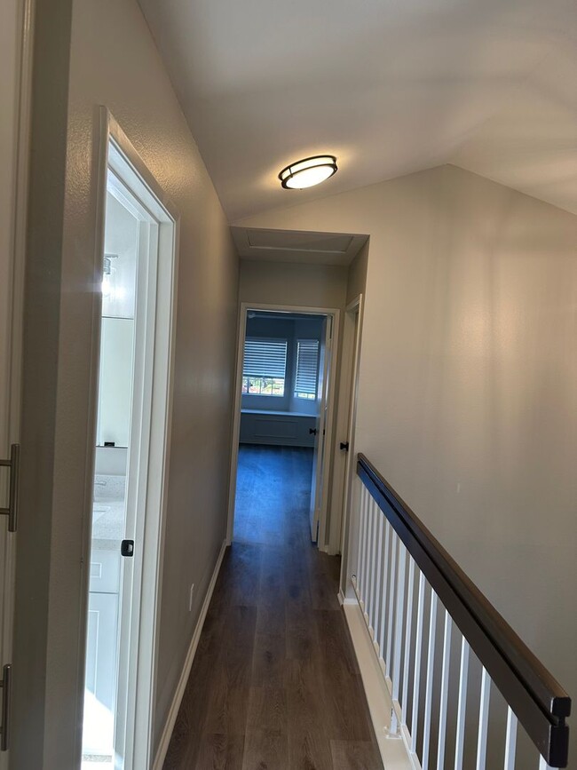 Building Photo - Beautifully Renovated Craftsman  4 Bed/2.5...