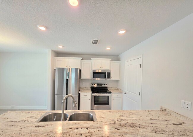 Building Photo - Quaint 3-Bedroom Home - Cardinal Cove