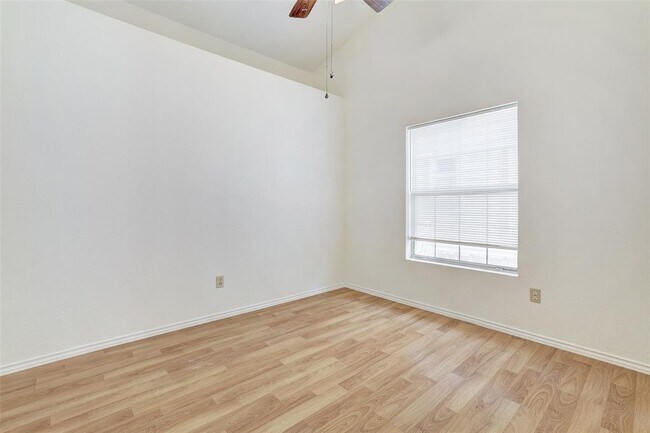 Building Photo - 16304 Kicking Bird Dr