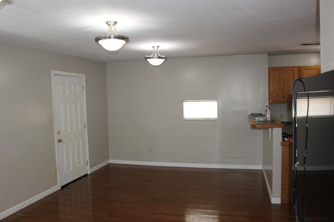 Building Photo - 1211 Crescent Ave