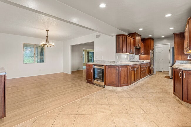 Building Photo - 9351 La Suvida Dr