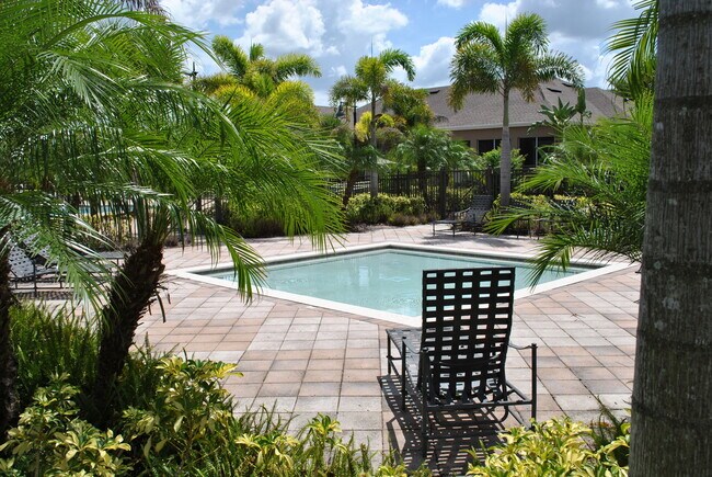 Building Photo - Luxury 2 bedroom 2 bathroom condo with lak...