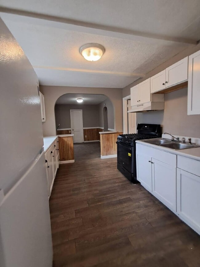 Building Photo - 4528 Madison Ave SE