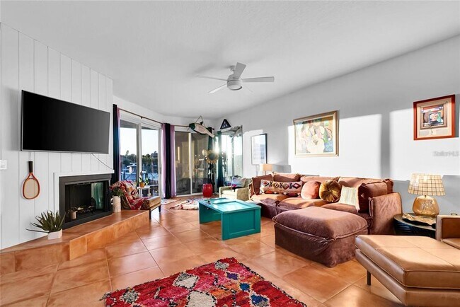 Building Photo - 910 Pinellas Bayway S