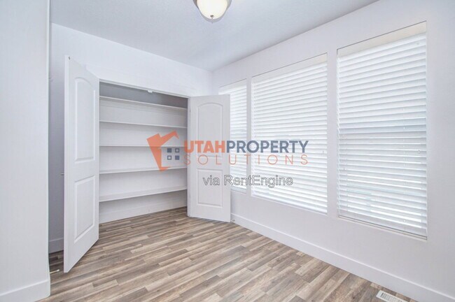 Building Photo - 1790 W Dalmeny Way