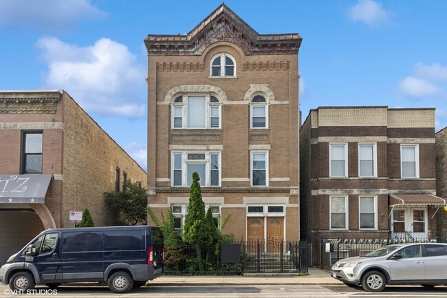 Primary Photo - 2515 W Augusta Blvd