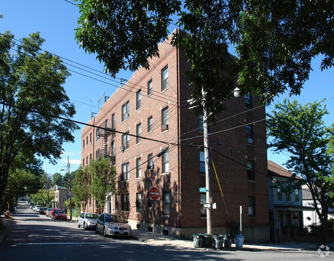 Primary Photo - 71 Storm St