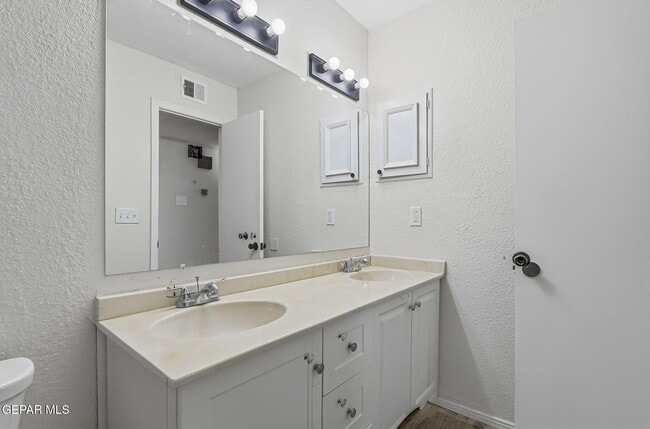 Building Photo - 7129 Orizaba Ave