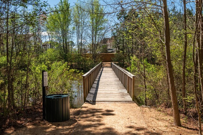 Building Photo - Beautiful 2-Bedroom Townhouse Near NCSU, Available June 15!