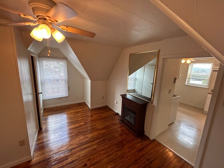 living room - 3916 Coleman St