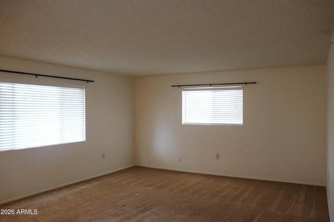 Building Photo - 517 Phillip Dr