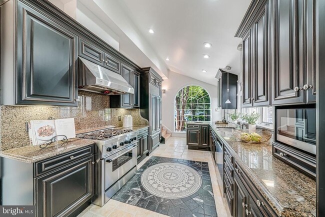 Building Photo - 4817 Chevy Chase Blvd