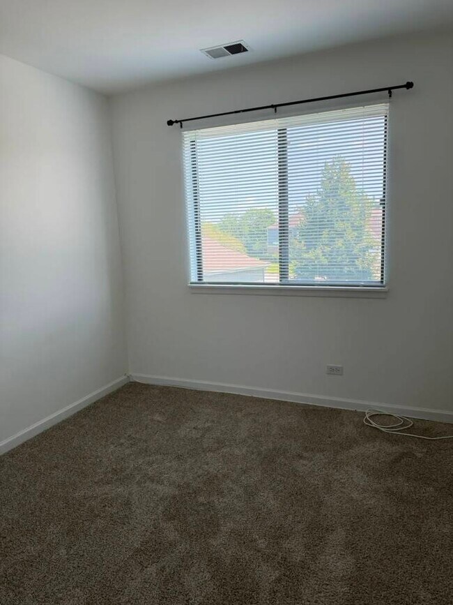 Building Photo - 327 Wildberry Ct