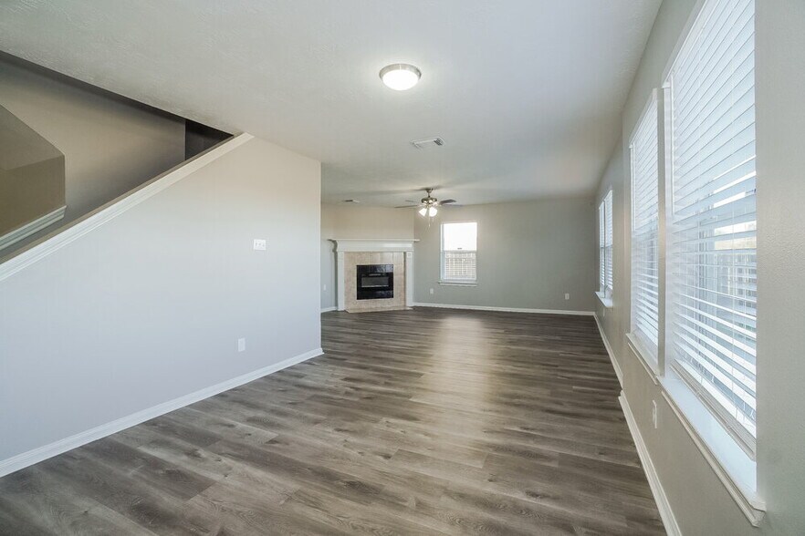 Building Photo - 5370 Kyla Cir