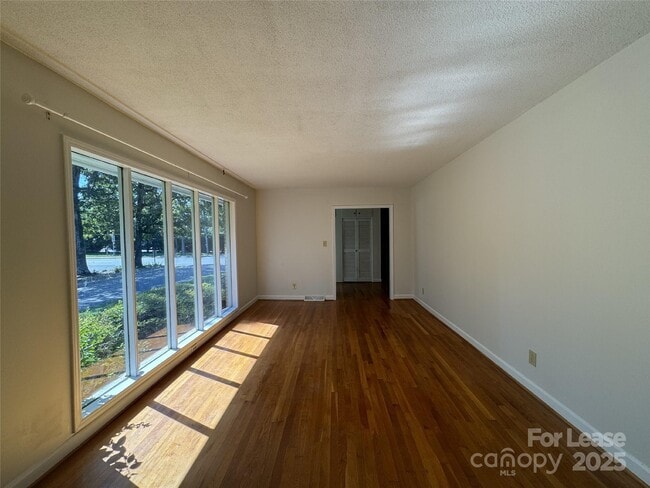Building Photo - 201 Livingston Dr