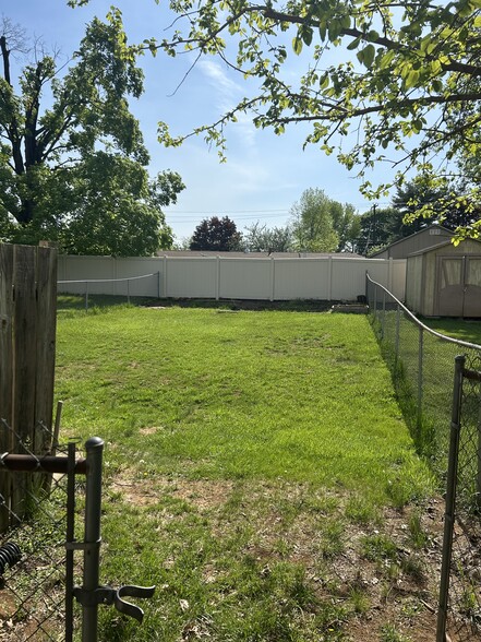 Building Photo - 403 Juniper St