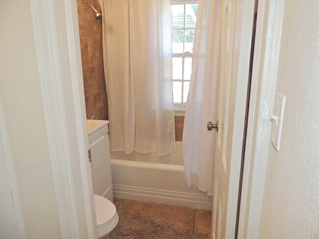 Building Photo - Beautifully Renovated 3BR Cape Cod in Shaker Heights – Spacious & Move-In Ready!