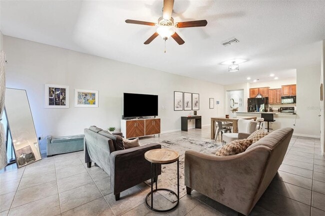 Building Photo - 10687 Lake Montauk Dr