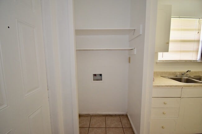 Building Photo - Welcome home to 6903 Tallahasse!