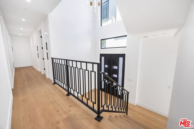 Building Photo - 926 17th St