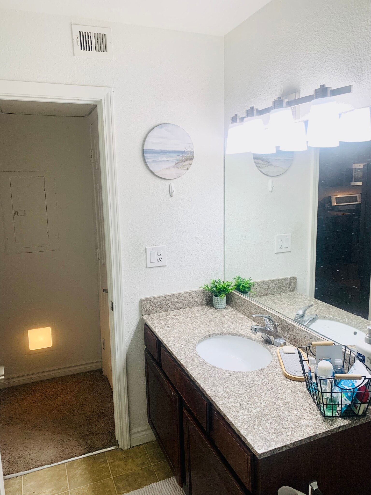 Building Photo - 4918 River Glen Dr