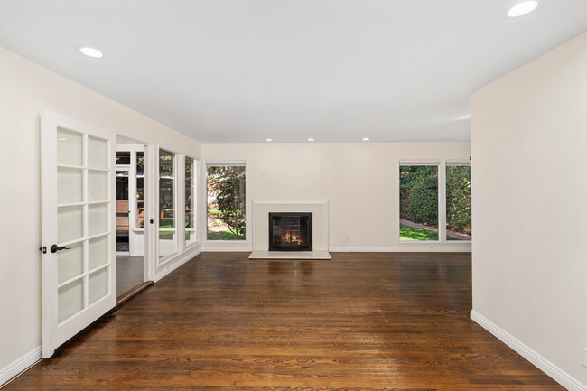 Living Room - 13437 McCormick St