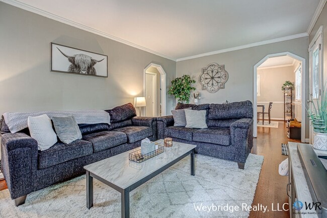 Building Photo - Beautiful 3BD 2.5 Bath w/ Finished Basement in White Oak/Monfort Heights