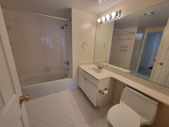 Building Photo - 1BR Condo Two Blocks from Ballston Metro