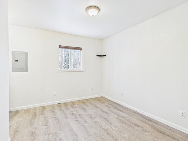 Building Photo - 2377 Edsson Ave