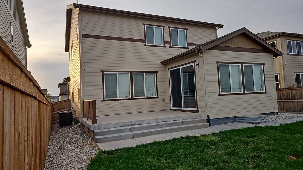Building Photo - 10869 Wooden Pole Dr