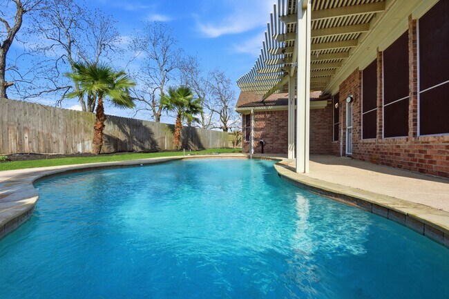 Building Photo - 18915 Rustling Ridge Dr