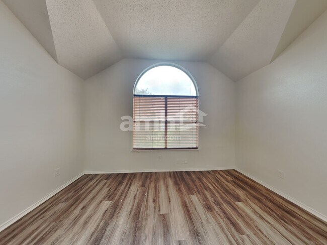 Building Photo - 10308 Oak Branch Ln