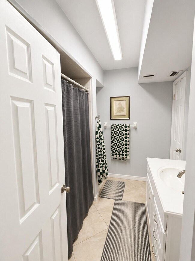 Building Photo - 9262 Green Meadows Way