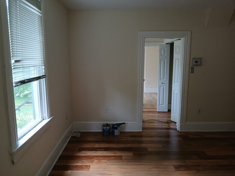 Livingroom - 210 W Montgomery Ave