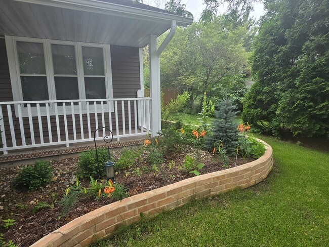 Building Photo - 206 N High Point Rd