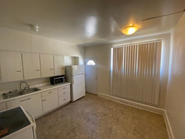 Building Photo - Adorable 2 Bed, 1 Bath!