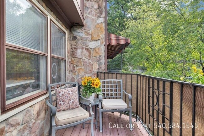 Building Photo - 3331 Stonehenge Square