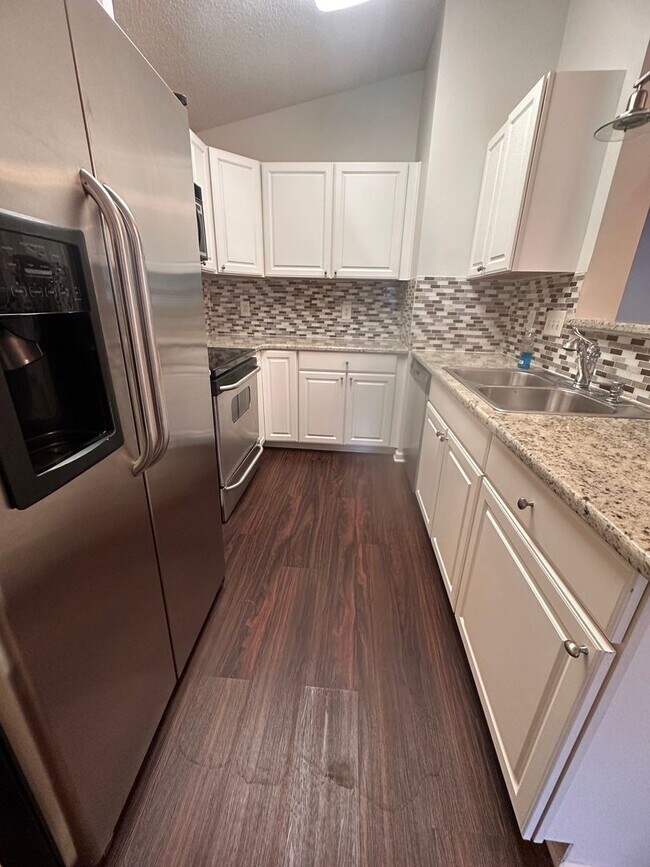 Building Photo - Cozy 2BR 2BA Condo in High Point