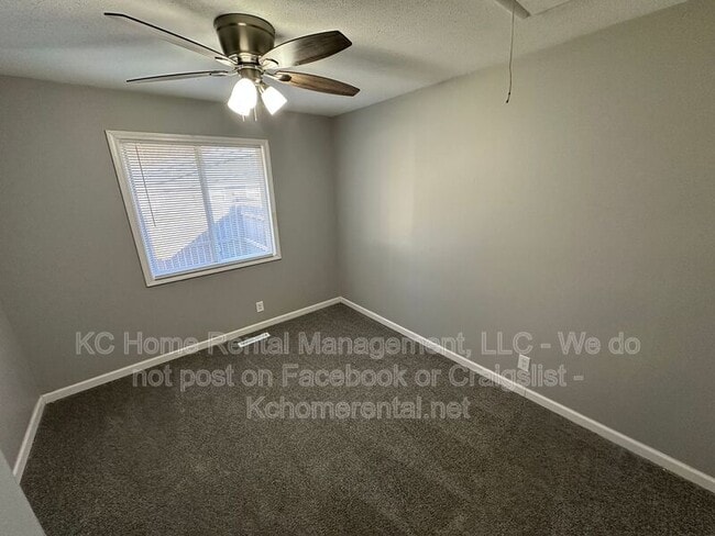 Building Photo - 10906 W 95th St