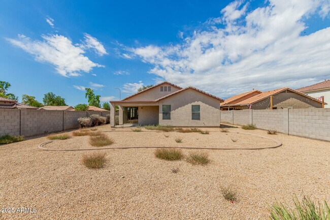 Building Photo - 4803 N 92nd Ln