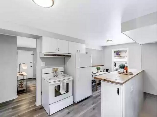 Building Photo - 4 Bed 2 Bath in North Spokane w/ Detached ...