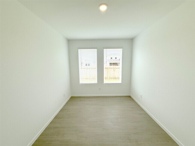 Building Photo - 423 Amy St