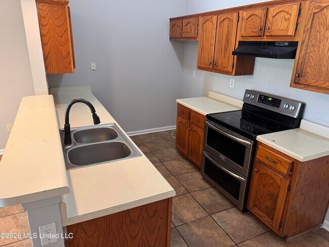 Building Photo - 5628 Kaitlyn Dr E