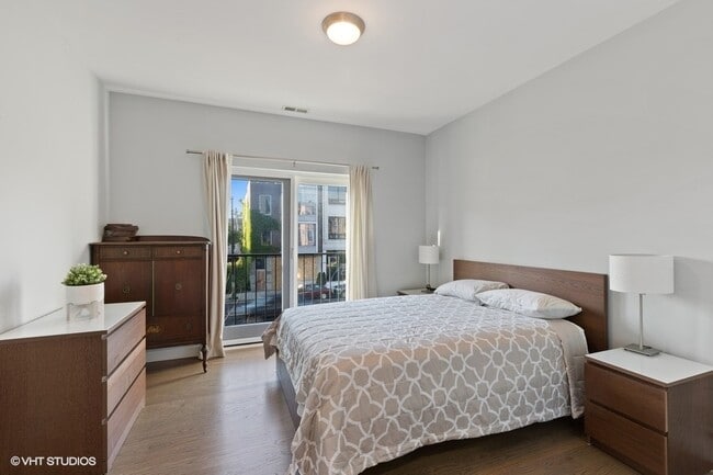 Building Photo - 1555 N Talman Ave