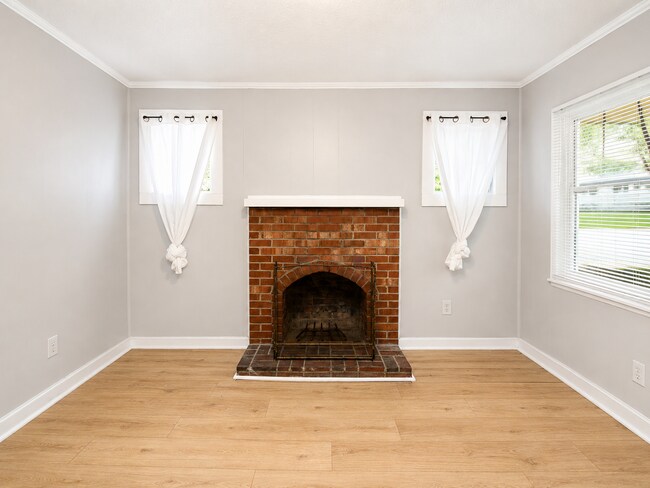 Building Photo - Bright 3-Bedroom Home with Covered Porch, Fireplace & Wooded Backyard