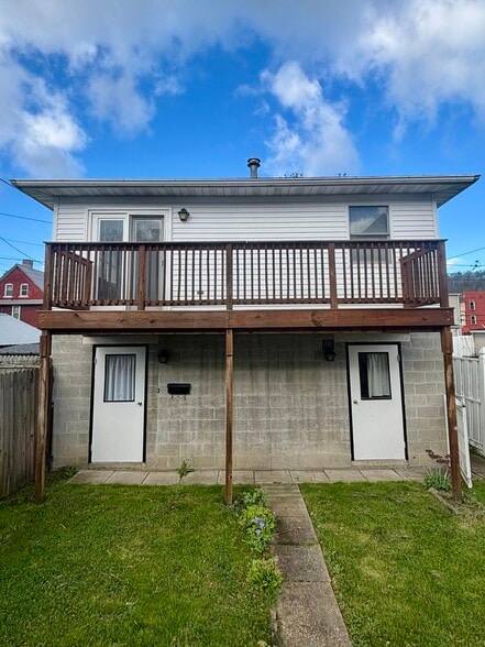 Building Photo - 1033 Wilson Ave