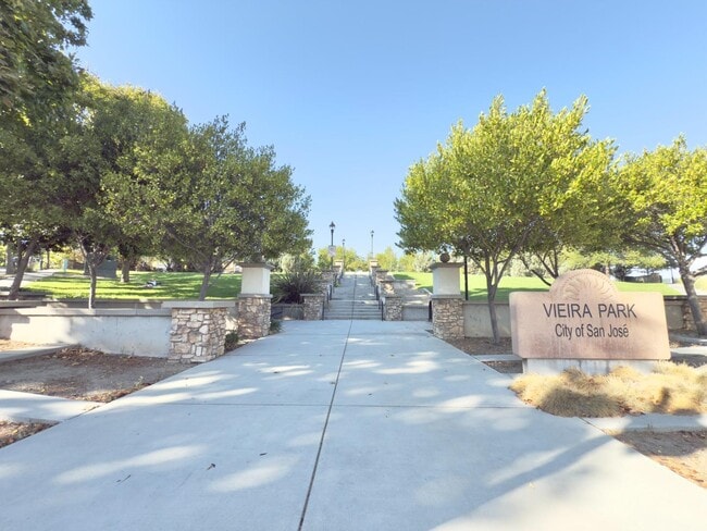 Building Photo - 2017 Mary Helen Ln