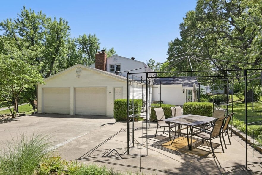 Building Photo - 1306 Marion Dr