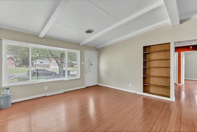 Building Photo - 2440 Castle Dr