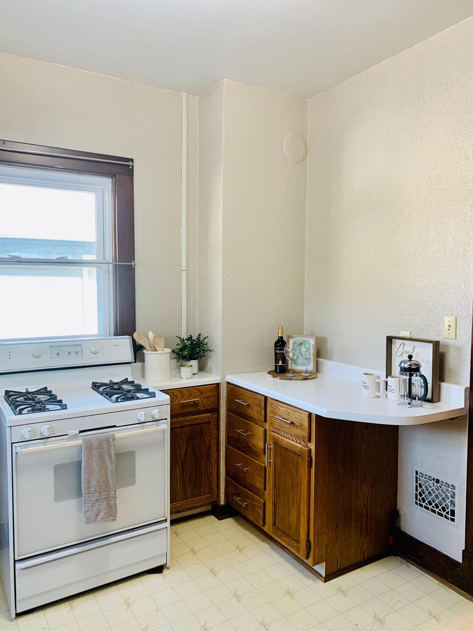 Kitchen - 111 Amherst Dr